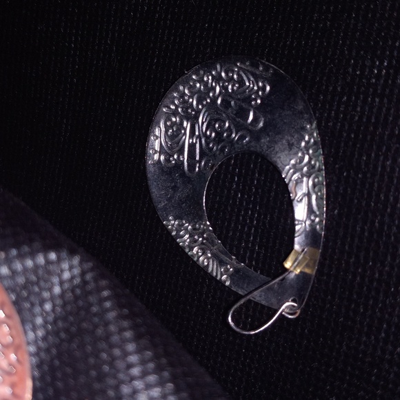 Vintage Coral Enamel with Filigree Detailing Earrings☆GLOWS UNDER black light☆ - Picture 4 of 12